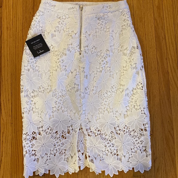 NWT Lulu’s White Floral Lace Pencil Skirt - Picture 3 of 4